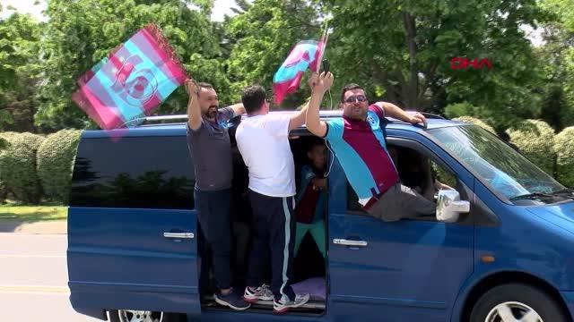 SPOR Trabzonspor taraftarı, Atatürk Olimpiyat Stadyumu'nda coşkuyla maçı bekliyor