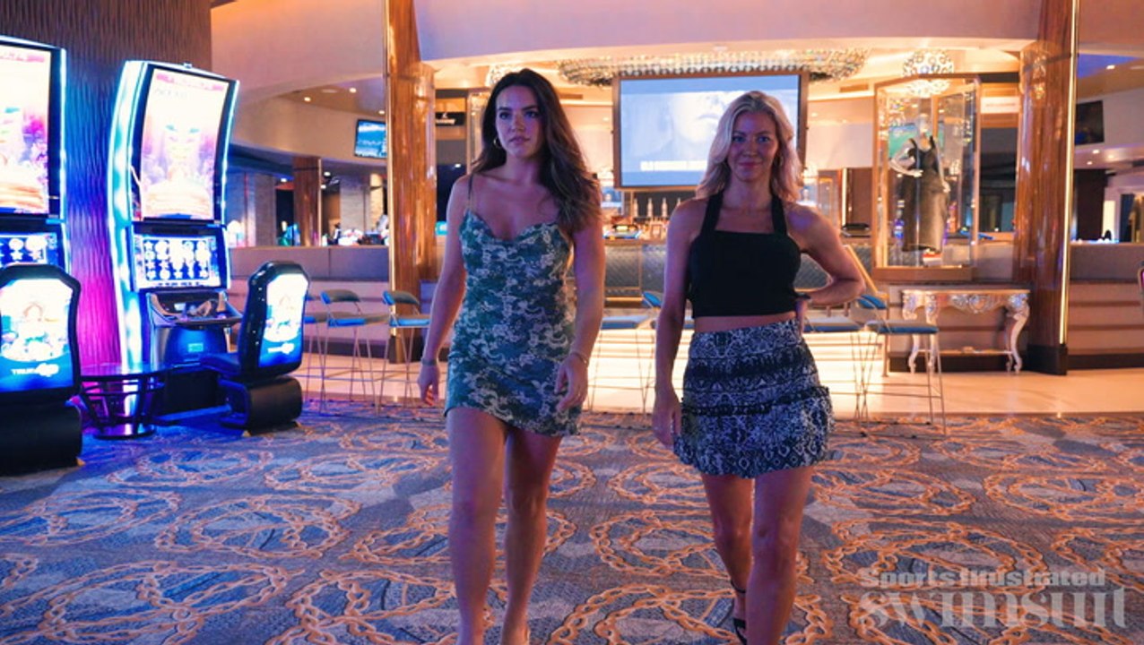 Swim Search Finalists Learn How to Play Blackjack