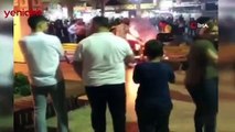 Adana'da yanan motosikleti bakın neyle söndürmeye çalıştılar!