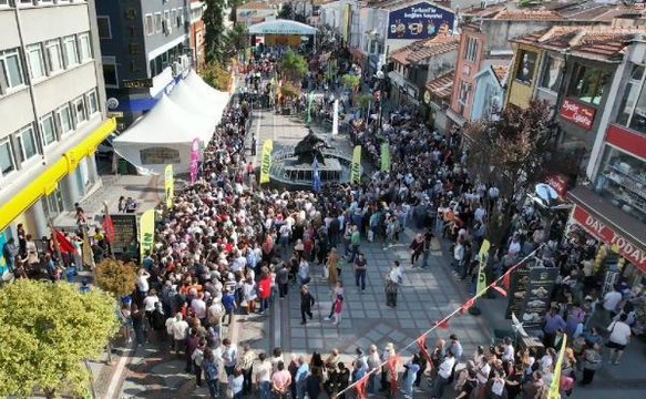 EDİRNE'DE 1.5 TON BEDAVA CİĞER DAĞITILDI, VATANDAŞ BİRBİRİYLE YARIŞTI