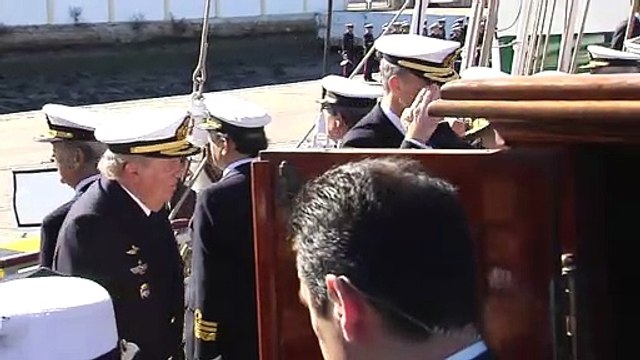 Felipe VI acuerda con el emérito verse en Madrid tras una llamada telefónica