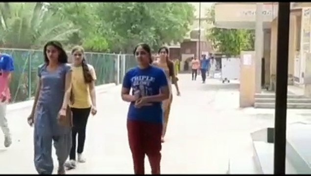 exam48 डिग्री में लू के थपेड़ों के बीच परीक्षा से पहले की परीक्षा में पास हो रहे परीक्षार्थी