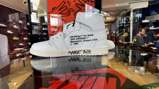 Une paire de Jordan adjugée à 13 000 euros lors des premières enchères de sneakers à Paris