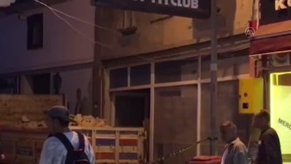 Üzerlerine duvar çöken 2 kişi yaralandı