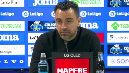 Serio y sabedor que esto no puede seguir así: el aviso de Xavi para la temporada que viene