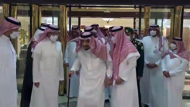 الملك سلمان يغادر مستشفى الملك فيصل بجدة بعد استكمال فترة النقاهة بنجاح