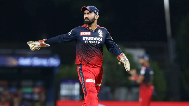 Dinesh Karthik తప్ప మరెవరూ Finisher కాదు | IPL 2022 | RCB | Telugu Oneindia