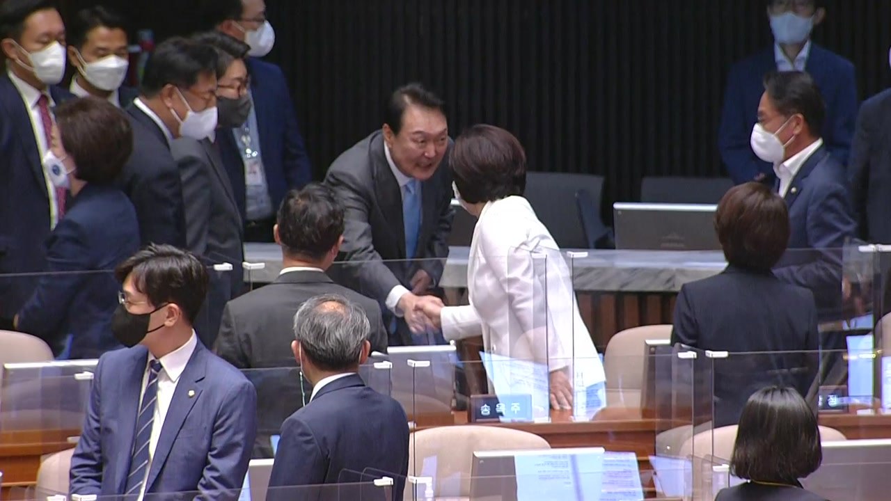 [뉴스라이브] 尹, 국회에서 첫 시정연설...野와 만찬 회동 계획은 무산 / YTN