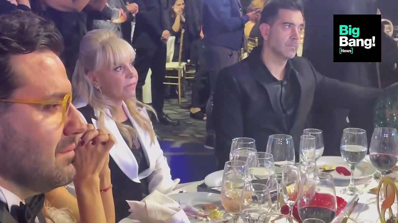 Las lágrimas de Claudia Villafañe durante el homenaje a Diego Maradona en los Martín Fierro