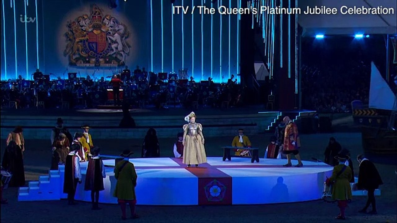 Dame Helen Mirren joue la reine Elizabeth I à la célébration du jubilé de platine