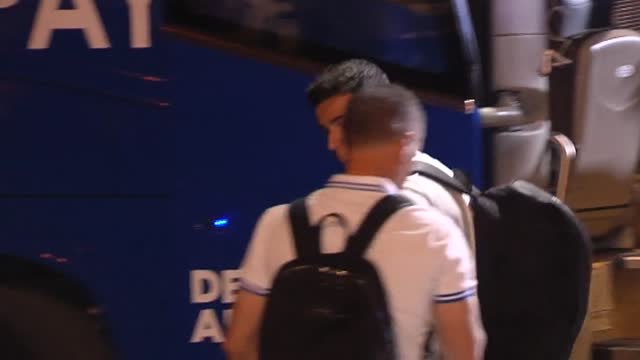 El Alavés vuelve a Vitoria tras consumarse su descenso a segunda división