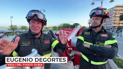 Télécharger la video: Vigili del Fuoco. Fresi e Degortes dall'infiorata alla pensione