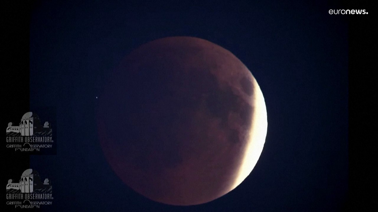 Torna la Superluna rossa