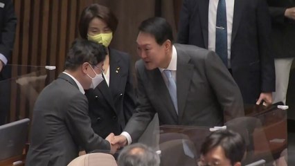 [뉴스큐] 취임 후 엿새 만에 시정연설..."일일이 악수 청한 尹" / YTN