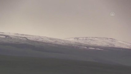 Tepeler karla beyaza büründü