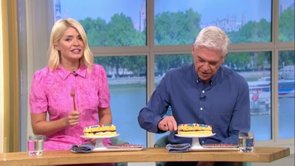 Holly Willoughby returns to This Morning in the perfect spring dress