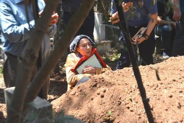 Son dakika haber! İZİN DÖNÜŞÜ KAZADA ÖLEN POLİS MEMURU SON YOLCULUĞUNA UĞURLANDI