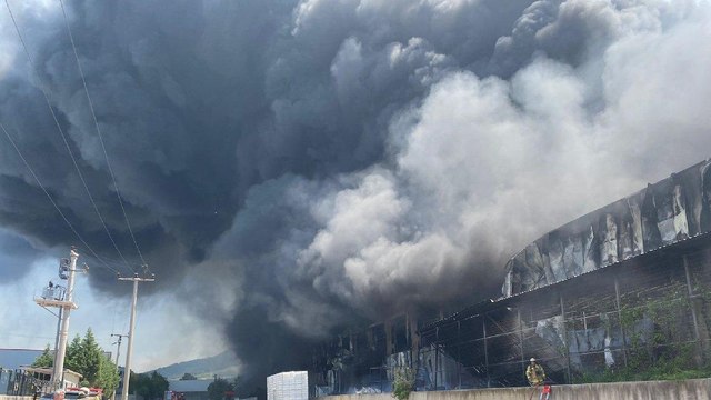 Bursa'da ısı yalıtım sistemleri fabrikasında yangın