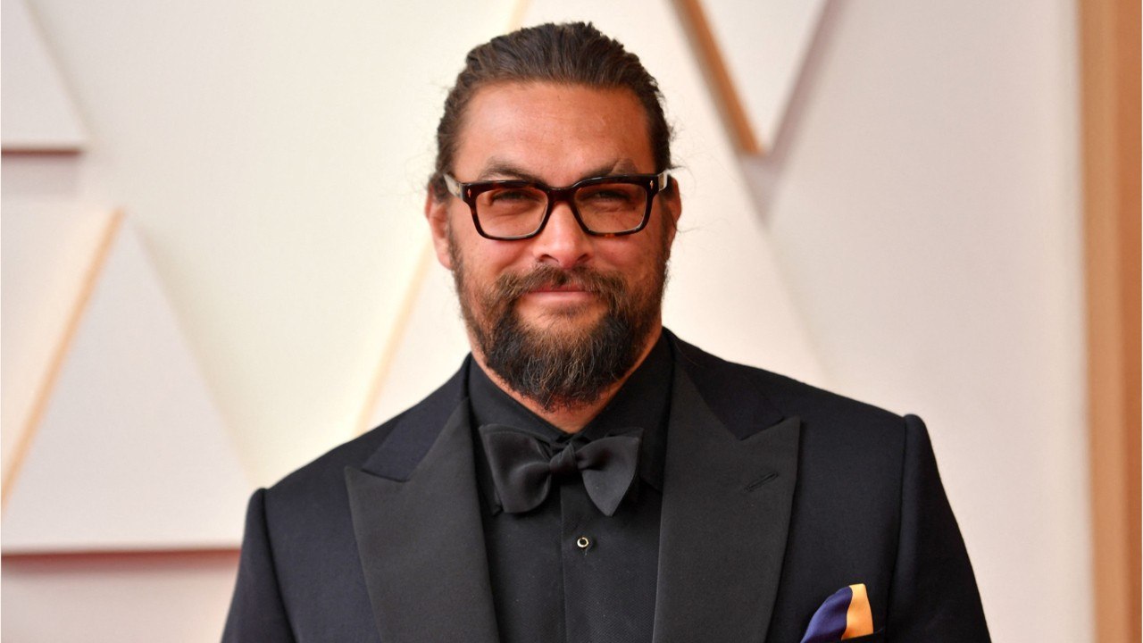 VOICI : Jason Momoa est en couple avec une célèbre actrice quelques mois après avoir rompu avec avec Lisa Bonet