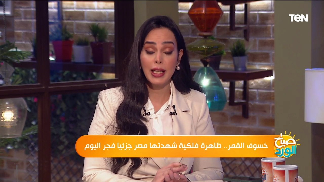 "خسوف القمر" ظاهرة فلكية شهدتها مصر جزئيا فجر اليوم.. وأستاذ فيزياء شمس يكشف التفاصيل