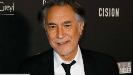 Voici : Richard Berry en tournage avec une star de la télé-réalité, une photo a été dévoilée