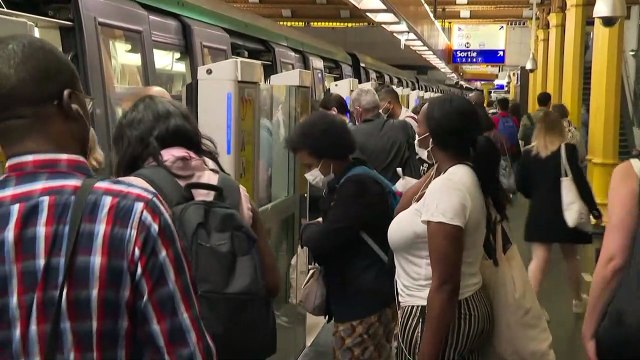 فرنسا تلغي إلزامية وضع الكمامة في وسائل النقل