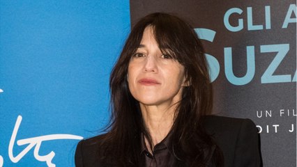 GALA VIDEO - Charlotte Gainsbourg : sa fille Joe joue de sa ressemblance avec un célèbre chanteur !