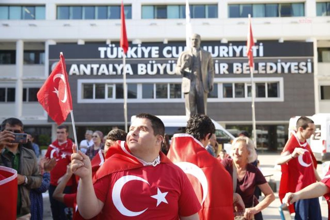 Son dakika yerel: Özel bireyleri davul zurnayla askere uğurladılar