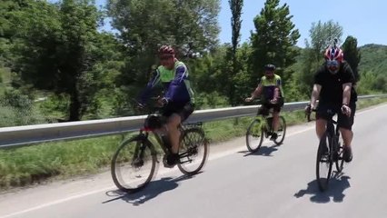 Son dakika... Selanik'ten Samsun'a "ata toprağı" taşıyan en minik bisikletçi Alp Turan oldu
