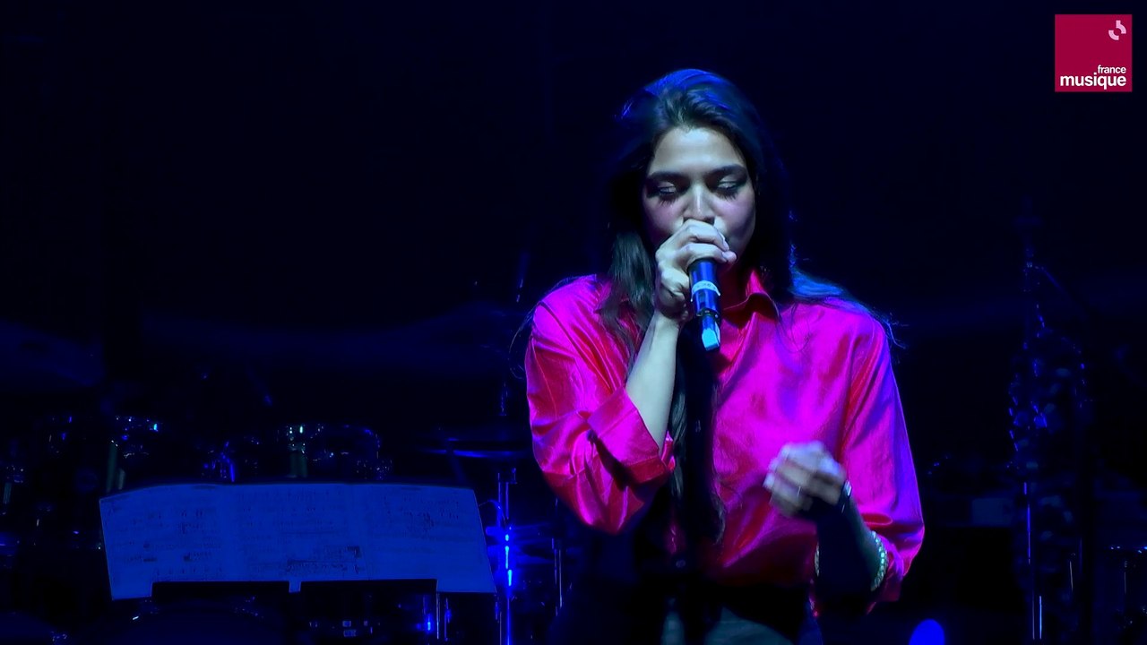 Parveen Khan (chant) & Ilyas Raphaël Khan (tablas, beatbox) interprètent Maula de  Parveen Khan & Ilyas Raphaël Khan. Extrait du Concert Ocora, Couleurs du monde enregistré le 18 avril 2022 au Carreau du Temple à Paris.