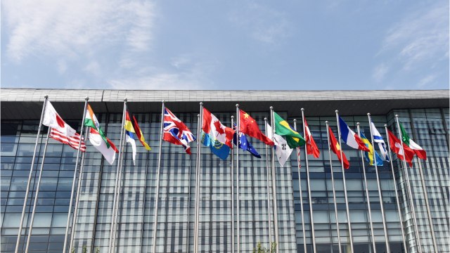 VOICI : Législatives 2022 : une ancienne gagnante de Koh-Lanta se porte candidat dans l'Ain