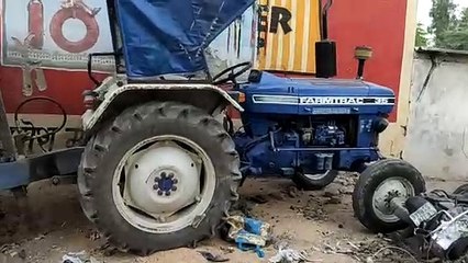 OMG ...पुलिस चौकी के सामने बाइक कर दी चकनाचूर VIDEO