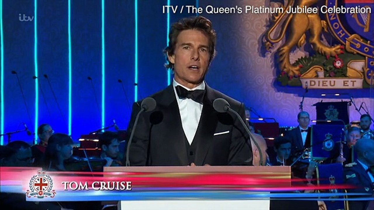 Tom Cruise présente le Royal Horse Artillery