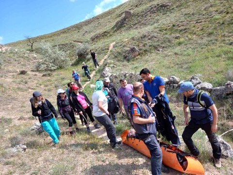 Kapadokya'yı gezerken sakatlanan turisti AFAD ekipleri kurtardı