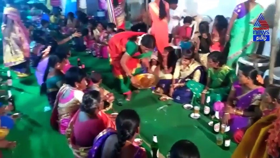 பூவும் பொட்டுடன் பீர் குடிக்கும் குடும்ப பெண்கள்..! பந்தியில் அமர்ந்து சைடிஷோடு சாப்பிடும் அதிர்ச்சி வீடியோ..