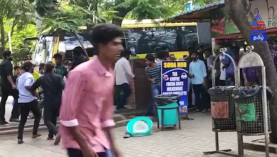 கல்லூரியில் துப்பாக்கி, கத்தி வைத்து தாக்குதல்..என்ன நடந்தது?