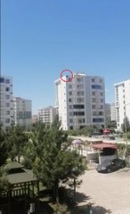 DİYARBAKIR'DA 8 KATLI BİNAYA DÜŞEN YILDIRIM HASARA NEDEN OLDU