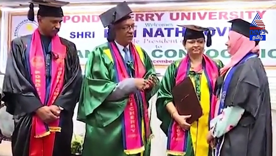 குடியரசு தலைவர் விழாவில் தங்க பதக்கம் வாங்க வந்த மாணவி... சந்தேகத்தில் கடைசிவரை உள்ளே விடாத போலீஸ்..! பரபரப்பு வீடியோ...