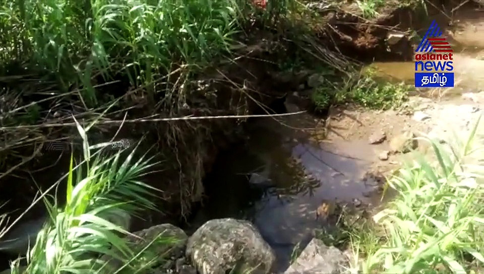 சடலத்தை மிதந்து எடுத்து செல்லும் "அடுத்த அவலம்"..! அன்று மேம்பாலத்தில்... இன்று ஆற்றில்...! உண்மை பின்னணி  "வேறு"..!