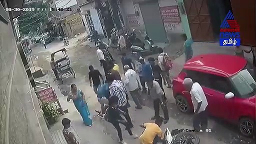 தர்ம அடி கொடுத்த பொதுமக்கள்.. நொடிப்பொழுதில் சுதாரித்துக் கொண்ட பெண்..! பதறவைக்கும் சிசிடிவி வீடியோ..