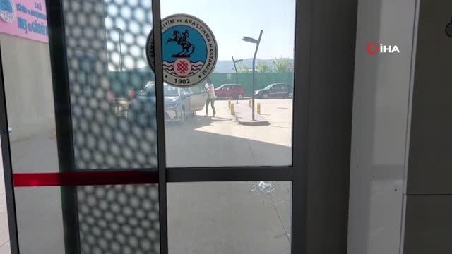 Son dakika haberi: Hastanedeki çocuk kreşinin kapı camına yorgun mermi isabet etti
