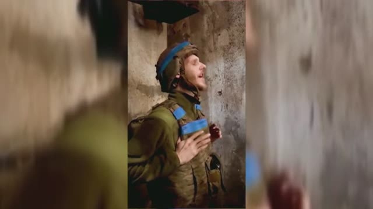 Soldados ucranianos cantan en el frente 'Stefania' la canción ganadora de Eurovisión 2022
