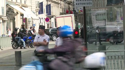 Macron nomeia nova primeira-ministra na França