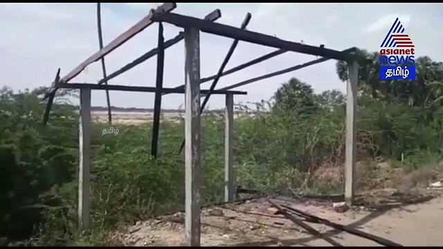 மர்ம ஆசாமிகள் வைத்த தீ.. கருகிய பனைமரம் நாசமான  நிழற்குடை !! கரூர் அருகே நடந்த சம்பவம் வீடியோ