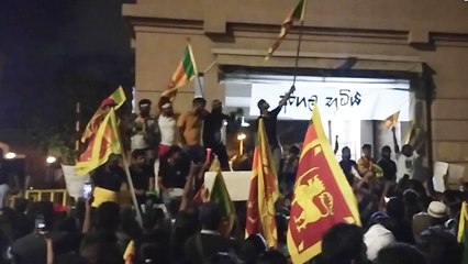 'Sri Lankans hit the streets to voice their displeasure with the 'corrupt government''