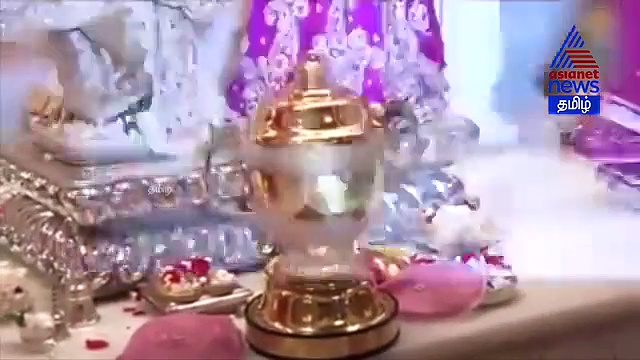 மும்பை இந்தியன்ஸ் வெற்றி பெற சாமியே காரணம்..! கோப்பையுடன் பூஜையில் இறங்கிய நிதா அம்பானி வீடியோ..