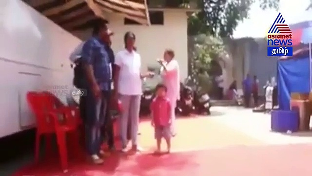 குழந்தைக்கு ஸ்டைலாக ஹாய் சொன்ன ரஜினி..! கண்சிமிட்டாமல் நின்று டாடா காட்டும் குழந்தை வீடியோ...!