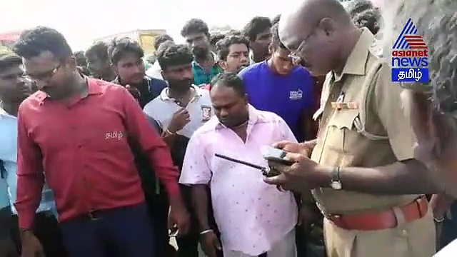 இப்படியே விட்டா நம்மளை கொலை பண்ணிட்டு போய்டுவாங்க..! கத்தி முனையில் பணம் பறிக்க முயன்ற சம்பவம் பரபர வீடியோ..