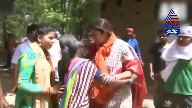 தண்ணி அடிச்ச ஸ்ம்ரிதி இராணி..! பரபர வீடியோ காட்சி..