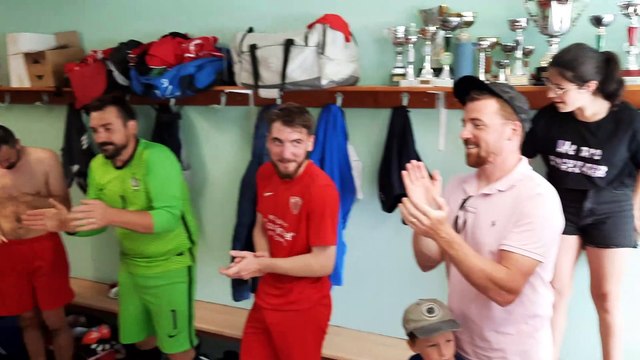 II ENCORE LE VESTIAIRE DE L'AS DU PIC APRÈS LA VICTOIRE FACE À SAINT-AGRÈVE